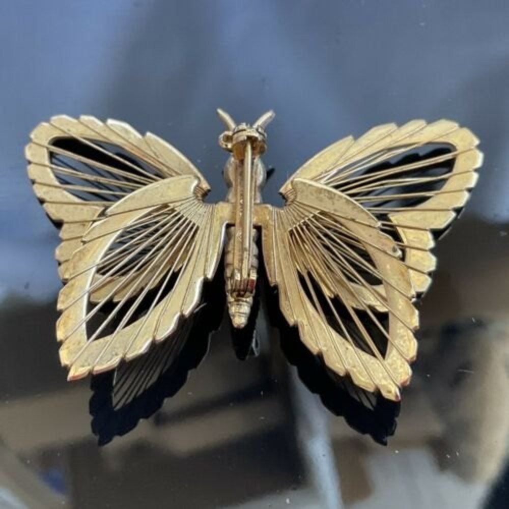 Vintage Signed "Monet" Gold Tone Wire Butterfly Moth Brooch Pin - Picture 2 of 2